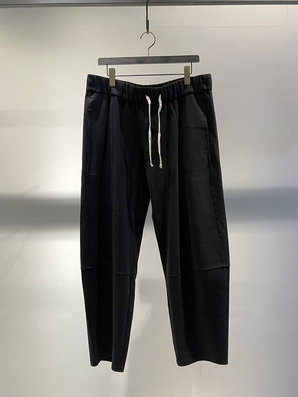 SYNGMAN CUCALA / WIDE EASY TAPERED TROUSERS / BLACK