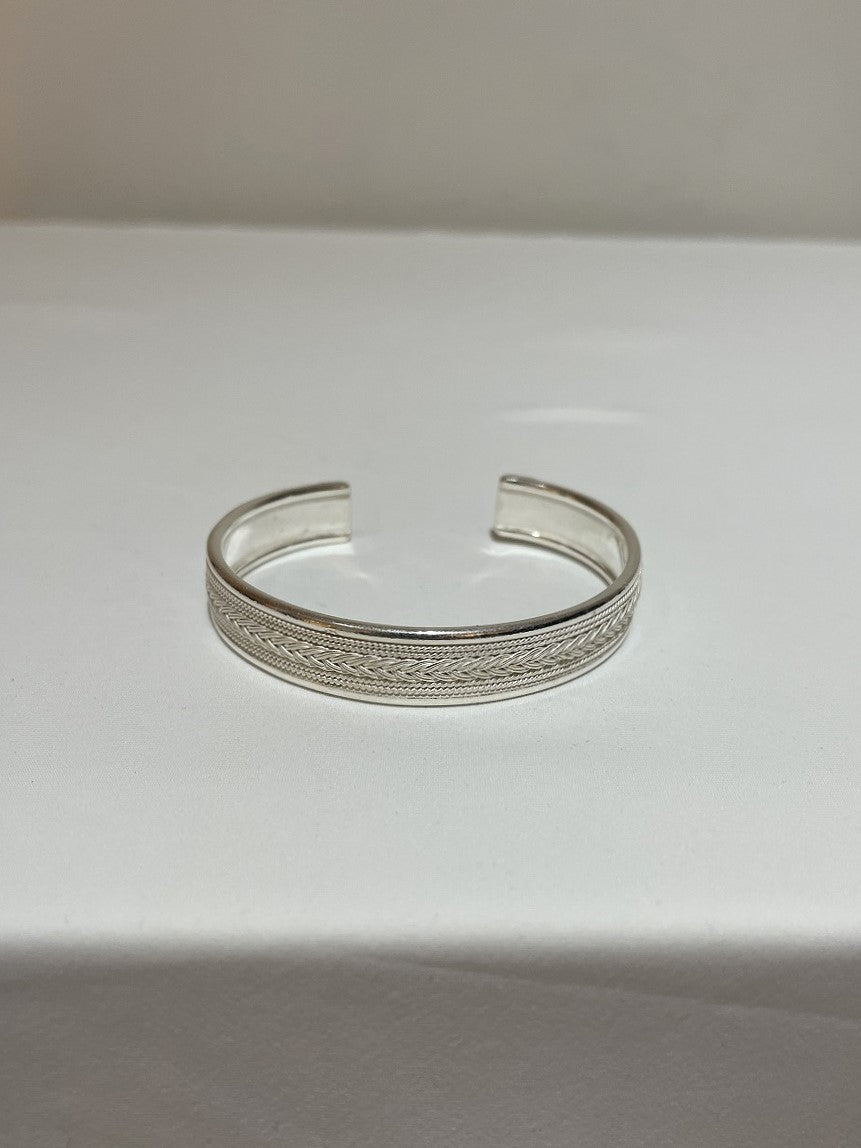 HILL TRIBE JEWELRY / SILVER BANGLE / SILVER